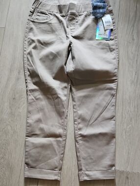 NWT Womans Tan Stretch Pull On Crop Pants Sz M 8/10